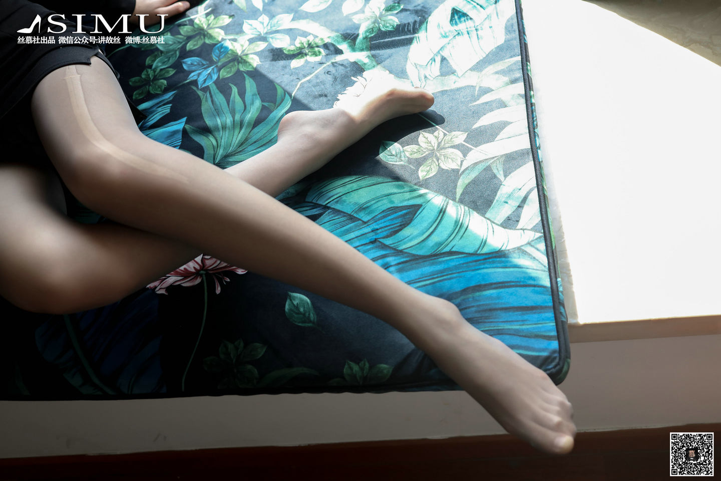 丝慕写真 SM247 新模 – 阳台遇娇丝